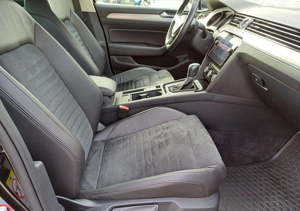 Volkswagen Passat cena 79900 przebieg: 102858, rok produkcji 2017 z Wolbórz małe 466